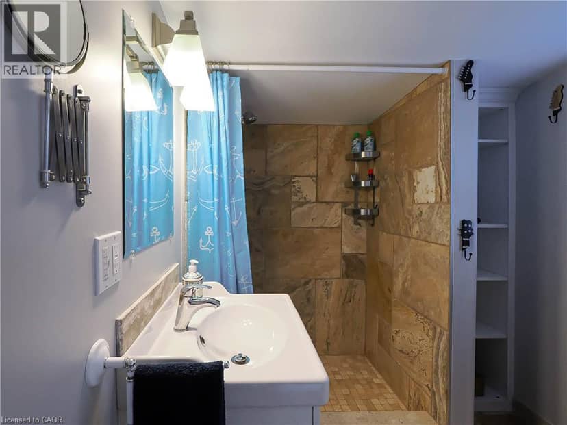 49 BROWN Street — photo 15 of 22