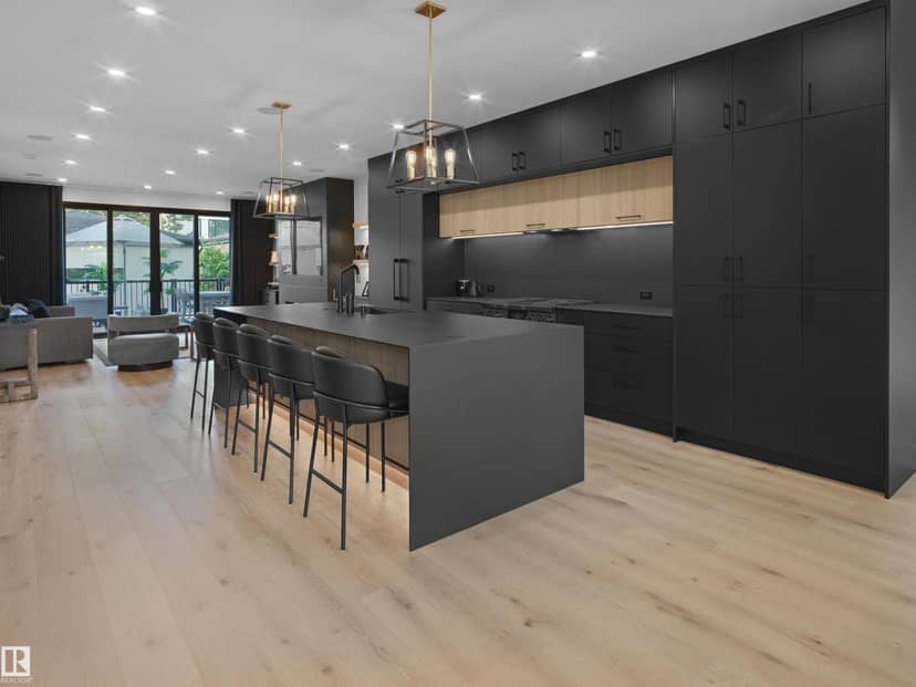 8707 Strathearn Cr NW — photo 10 of 40