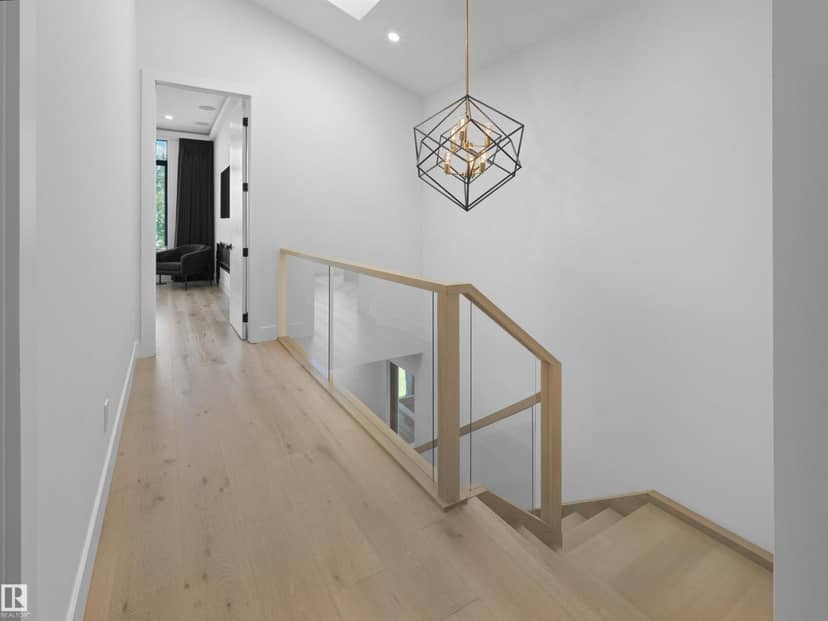 8707 Strathearn Cr NW — photo 24 of 40