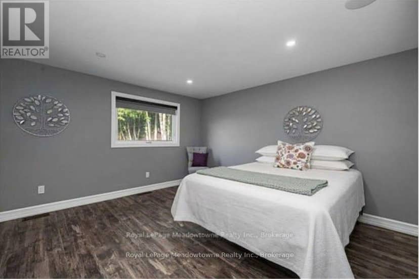 96 Macdonald Crescent — photo 13 of 33