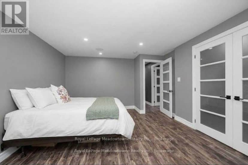 96 Macdonald Crescent — photo 14 of 33