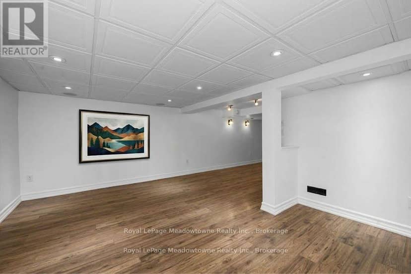 96 Macdonald Crescent — photo 26 of 33