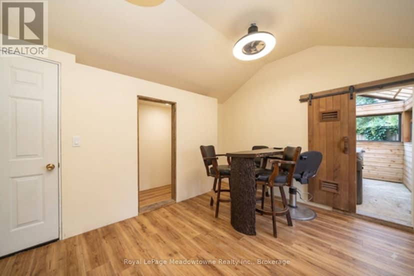 96 Macdonald Crescent — photo 31 of 33