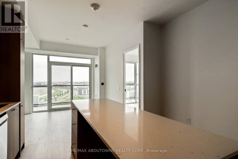 814 - 50 George Butchart Drive — photo 10 of 35