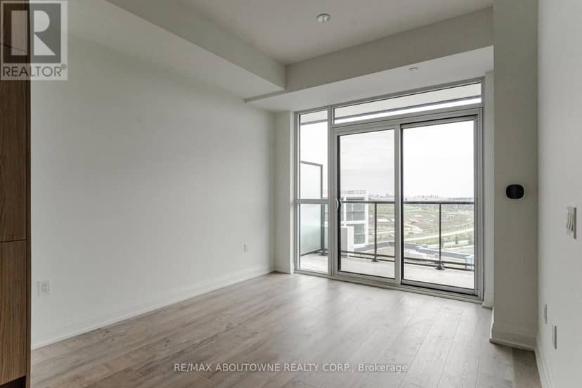 814 - 50 George Butchart Drive — photo 14 of 35