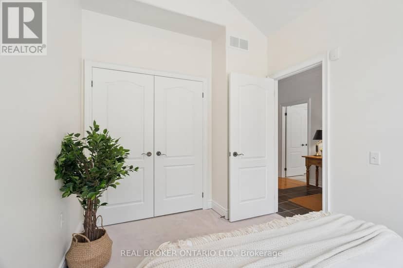 195 Jolliffe Avenue — photo 10 of 40