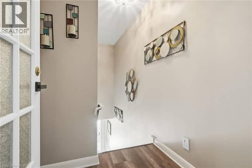 33 CENTENNIAL Parkway S — photo 18 of 40