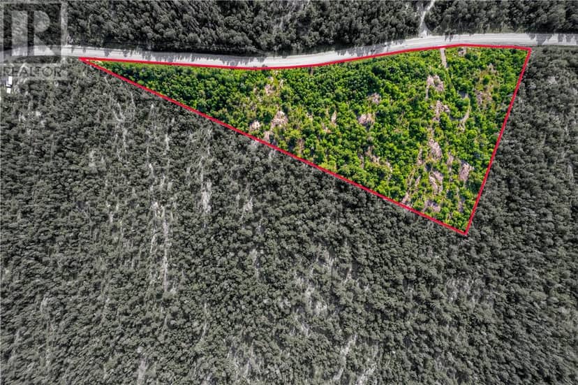 1537 Highway 537, Wahnapitae, photo 3