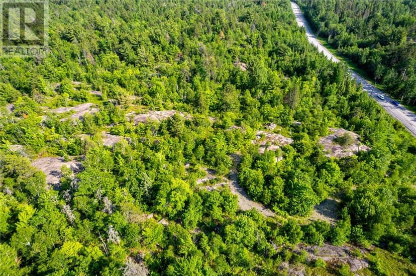 1537 Highway 537, Wahnapitae, photo 6