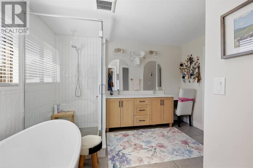 61 Bristol PL — photo 18 of 40