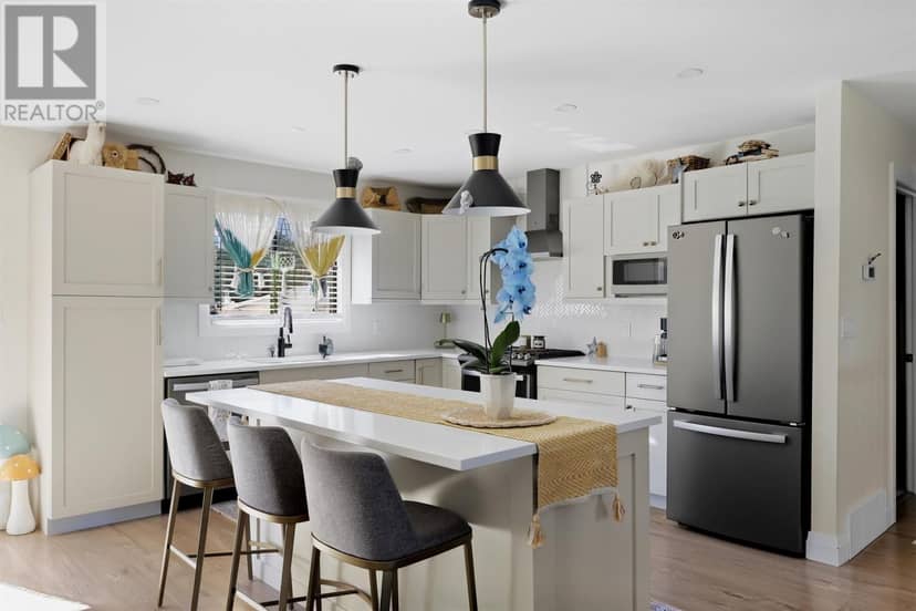 61 Bristol PL — photo 10 of 40