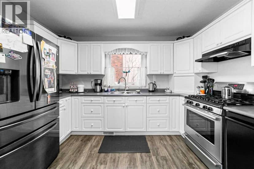6304 39 Avenue, Camrose, photo 8