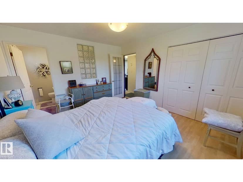 6704 152A AV NW — photo 12 of 33