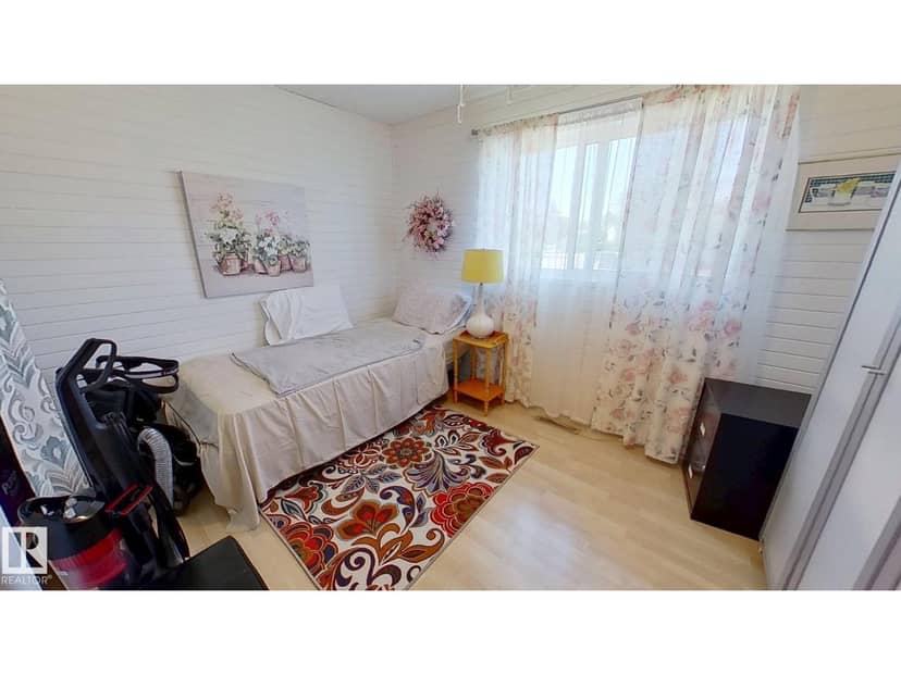 6704 152A AV NW — photo 14 of 33
