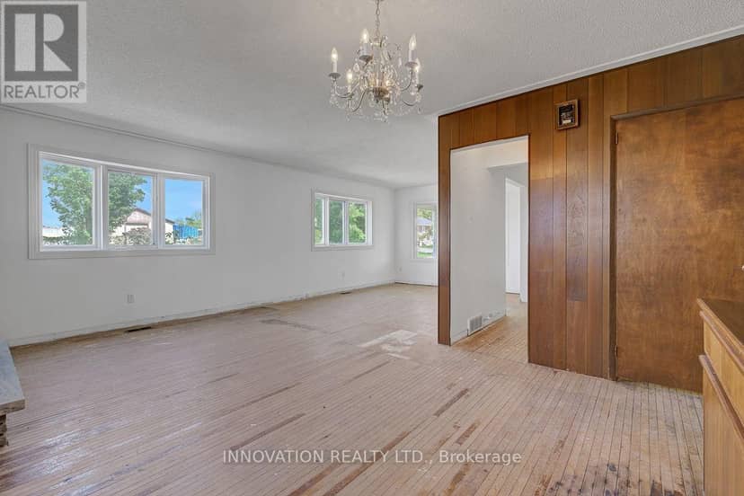 456 Gladstone Street — photo 10 of 40