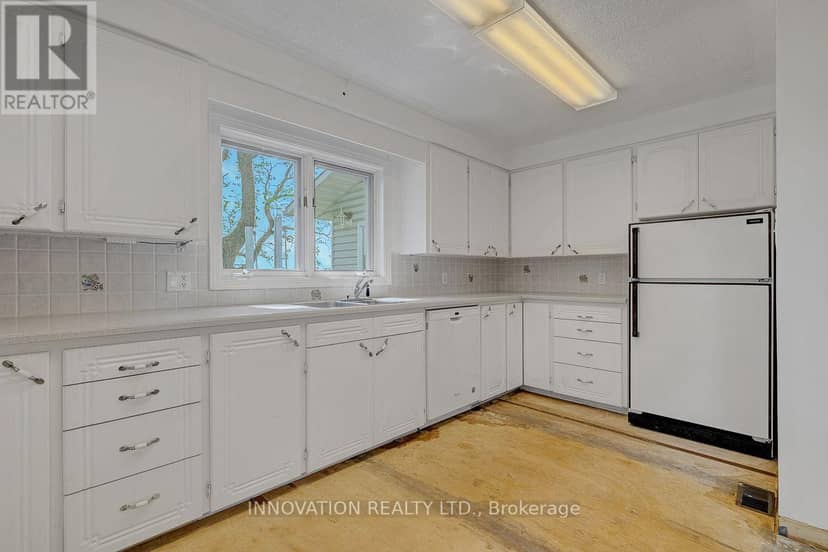 456 Gladstone Street — photo 11 of 40