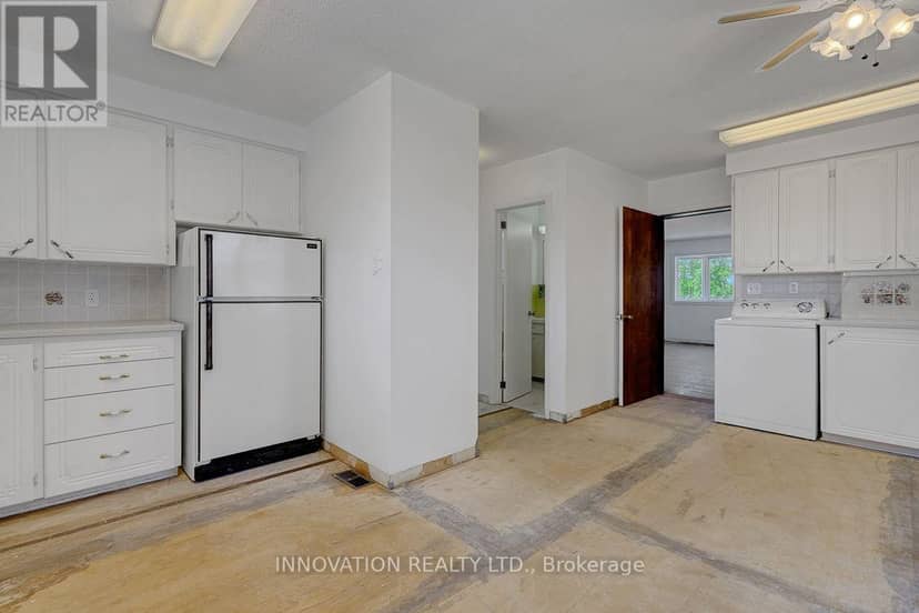 456 Gladstone Street — photo 12 of 40