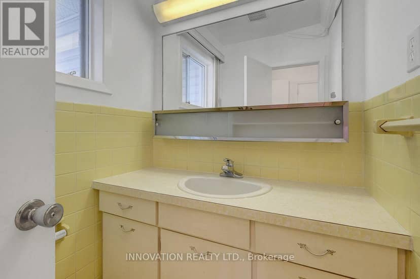 456 Gladstone Street — photo 16 of 40