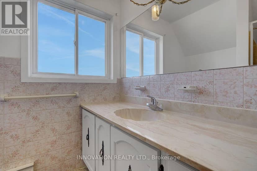 456 Gladstone Street — photo 33 of 40