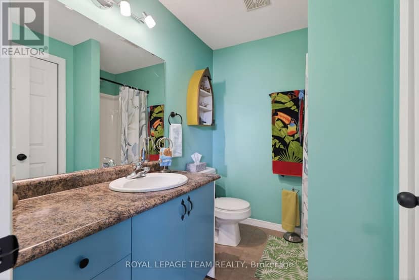 106 Hemlock Crescent — photo 25 of 39
