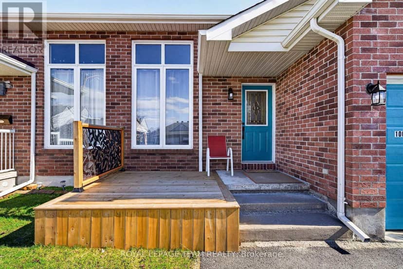 106 Hemlock Crescent — photo 3 of 39