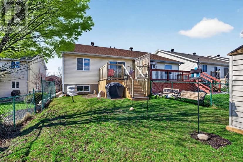 106 Hemlock Crescent — photo 33 of 39