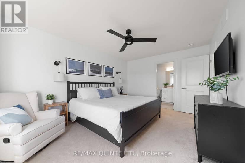 36 Campbell Crescent — photo 13 of 32