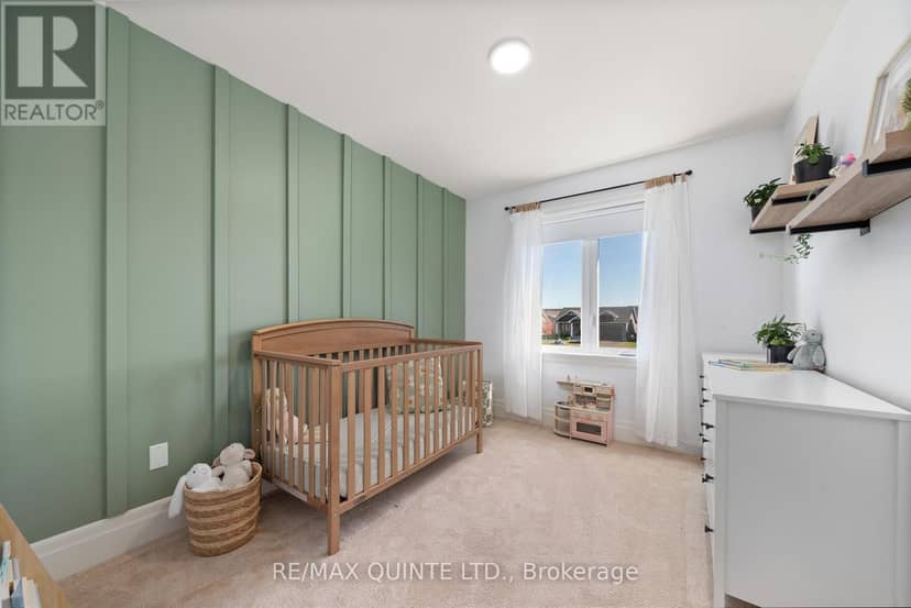 36 Campbell Crescent — photo 17 of 32