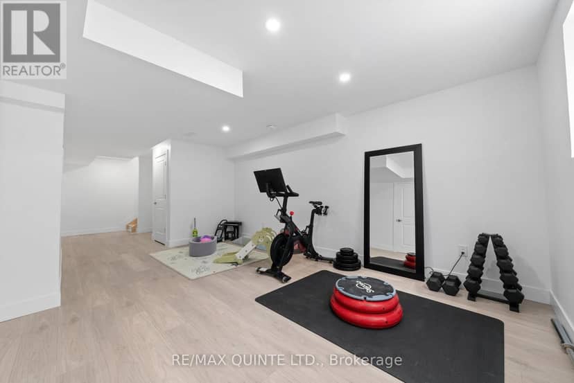 36 Campbell Crescent — photo 25 of 32