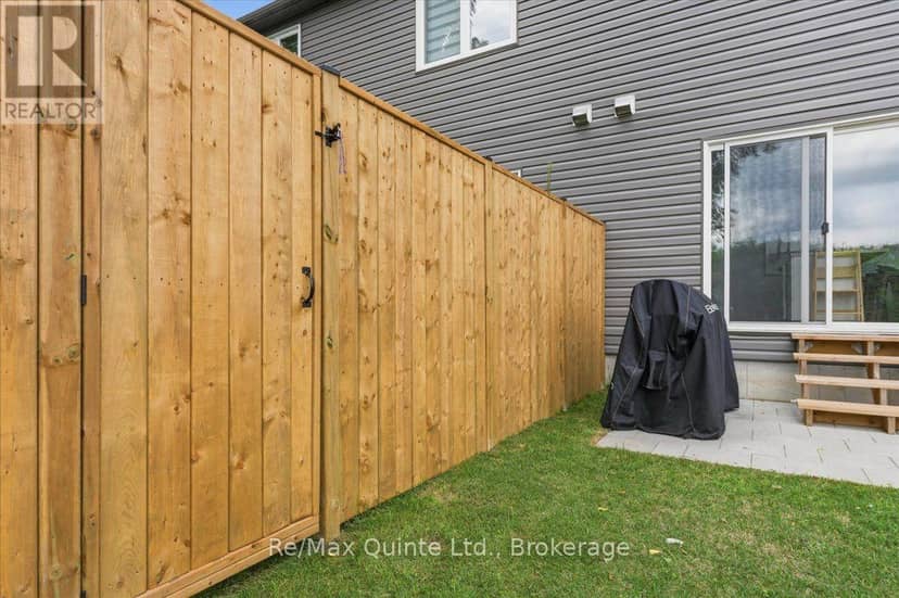 36 Campbell Crescent — photo 29 of 32