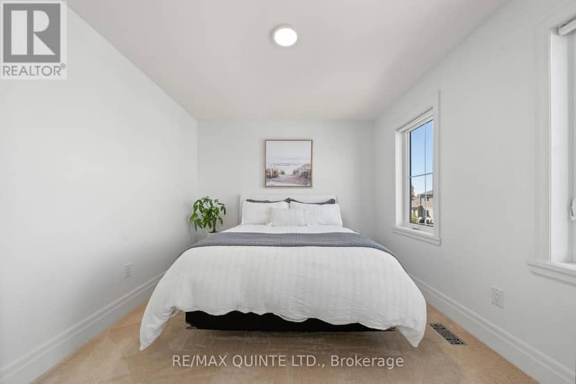 36 Campbell Crescent — photo 19 of 32