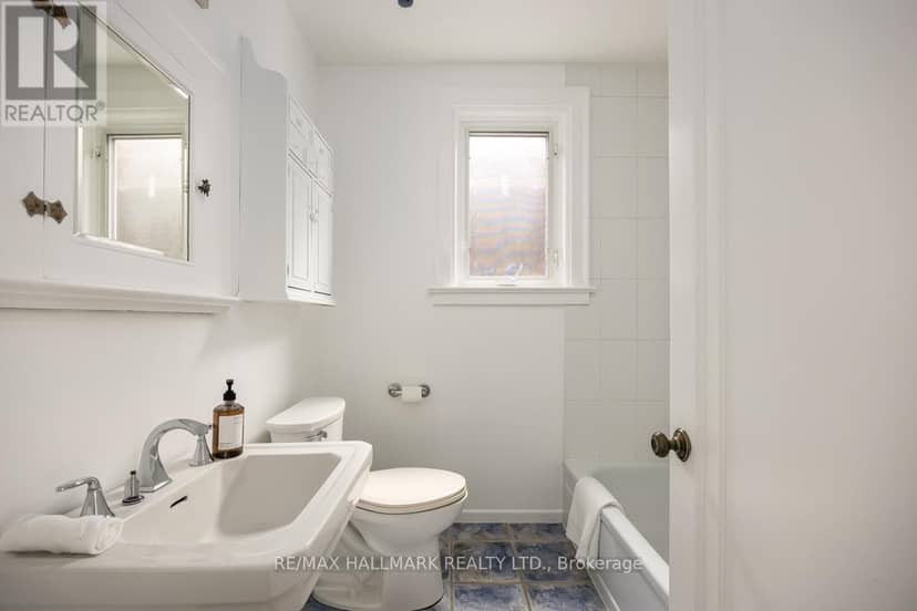 167 Welland Avenue — photo 21 of 31