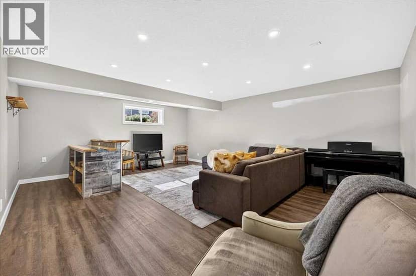 717 Ranch Crescent — photo 33 of 40