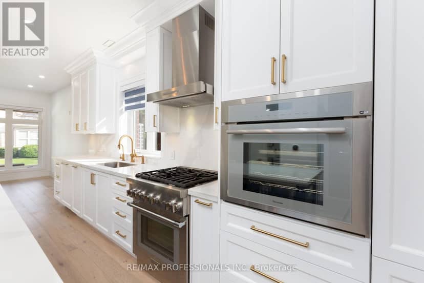 28 Martin Grove Road — photo 12 of 40
