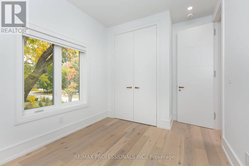 28 Martin Grove Road — photo 29 of 40