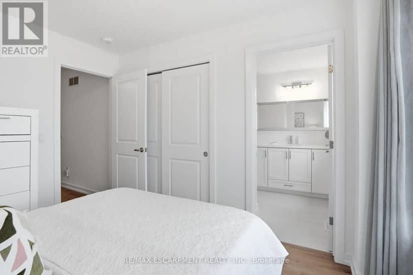 245 Burke Street — photo 17 of 32