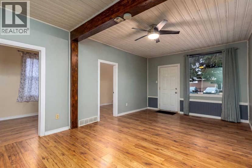83 2 Street E, Lashburn, photo 4