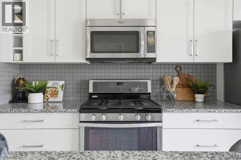 98 Copperstone Common SE — photo 18 of 40