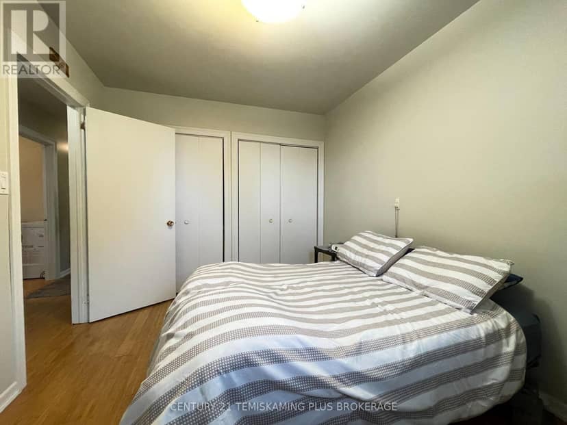 401 Lakeview Avenue S — photo 20 of 35