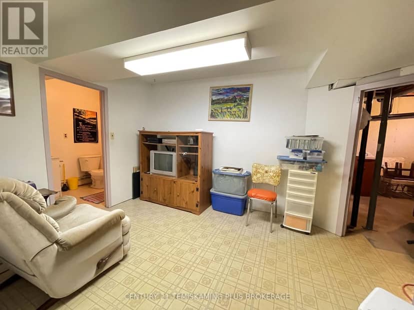 401 Lakeview Avenue S — photo 27 of 35