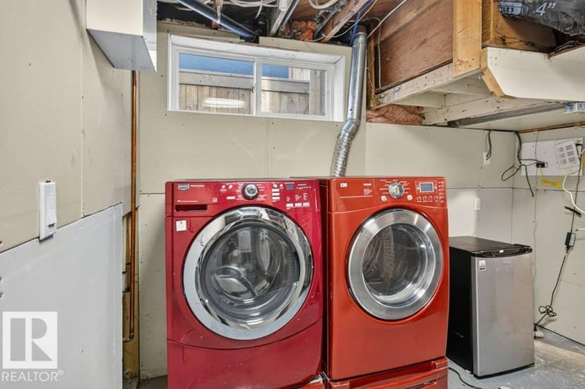 9742 88 AV NW — photo 26 of 40