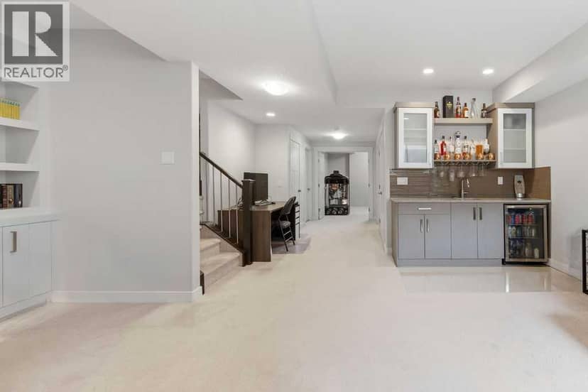 4407 17 Avenue NW — photo 28 of 40