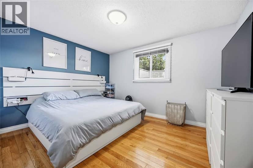 409 Huxley Avenue — photo 14 of 40