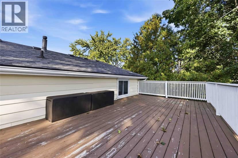 409 Huxley Avenue — photo 33 of 40
