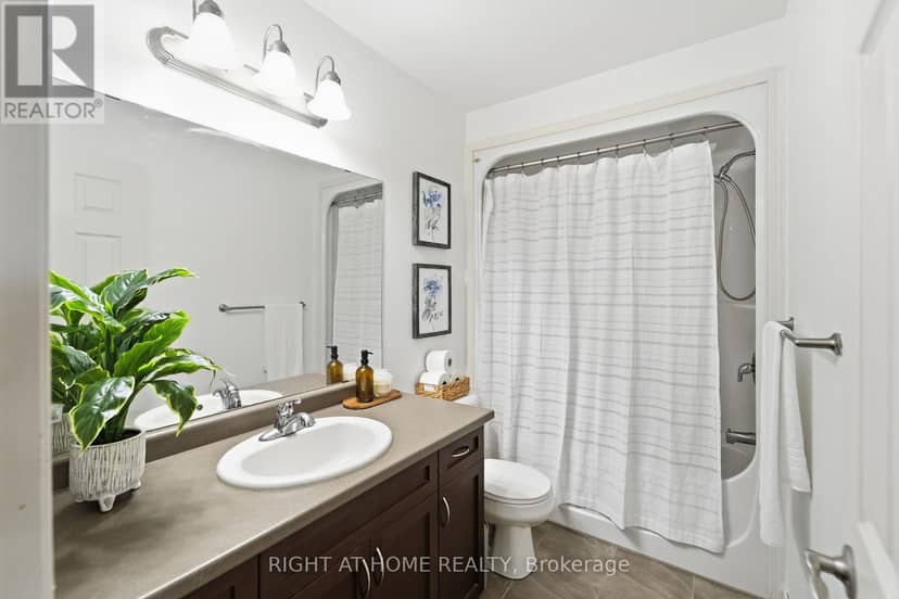7 - 582 Hyde Park Road — photo 19 of 33