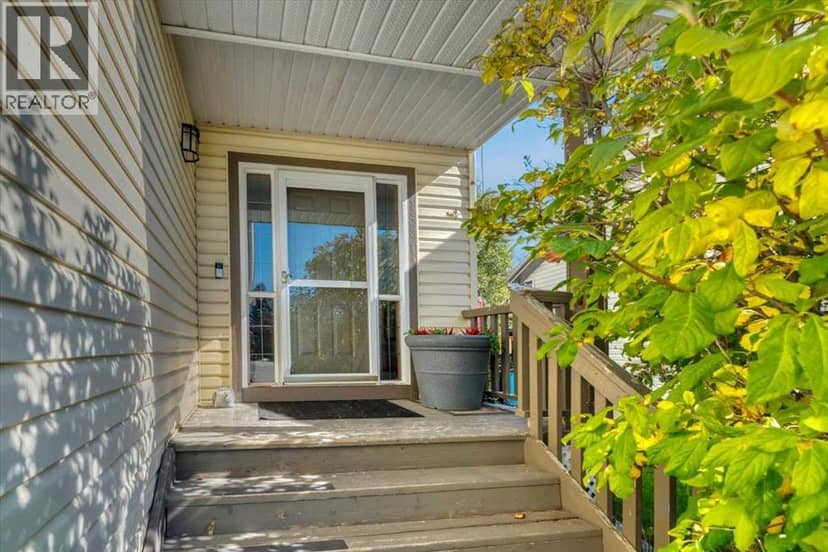 4 Aspen Landing, Strathmore, photo 3