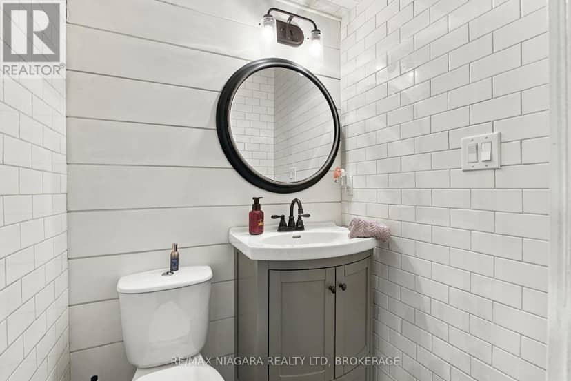 7 Colonel Butler Crescent — photo 22 of 40