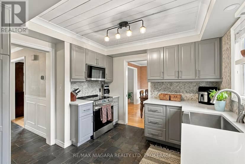 7 Colonel Butler Crescent — photo 23 of 40