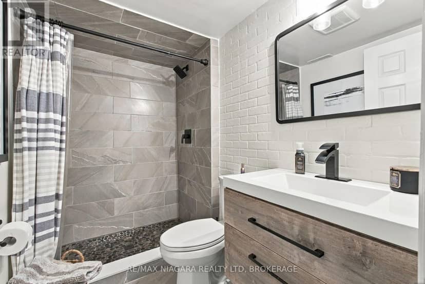 7 Colonel Butler Crescent — photo 34 of 40