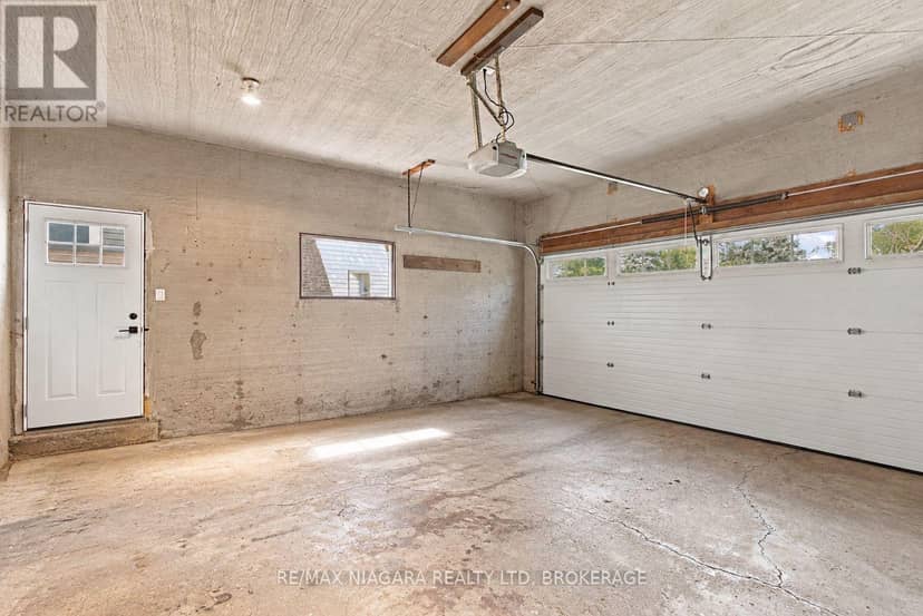 7 Colonel Butler Crescent — photo 37 of 40
